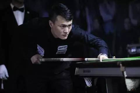 撞到肩部而 撞到肩部而